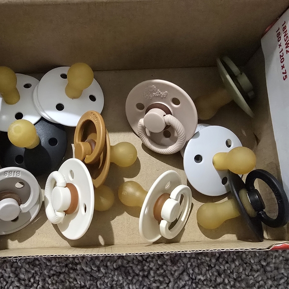 Bibs Assorted Color Pacifier Set - Picture 1 of 3